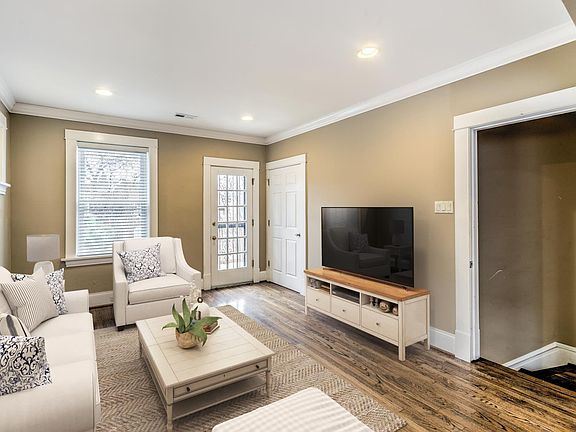 4th image of 2329A Michigan Ave #29A