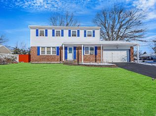 269 Kerry St, Holbrook, NY 11741