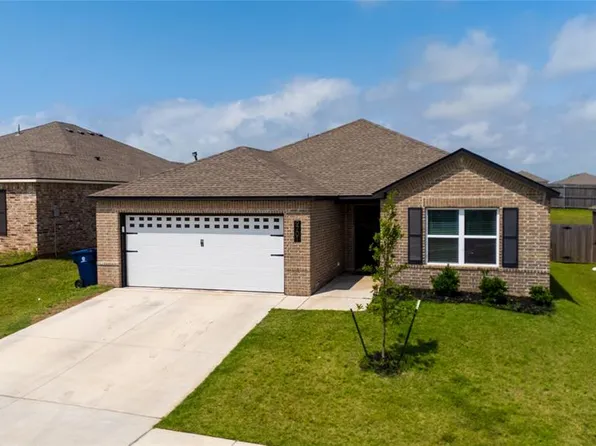 9701 Laredo Ln, Yukon, OK 73099