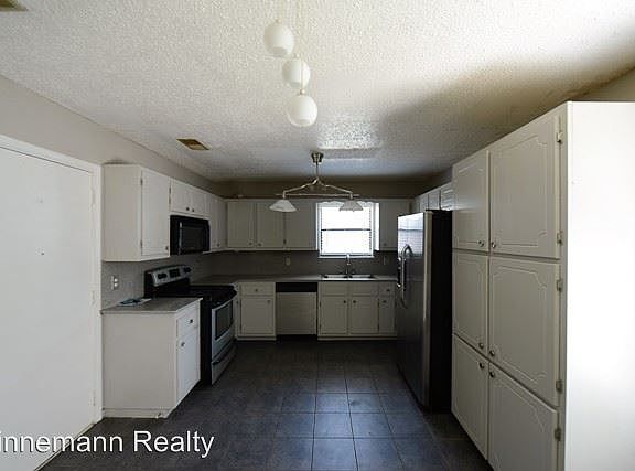 4th image of 2310 Schwertner Dr