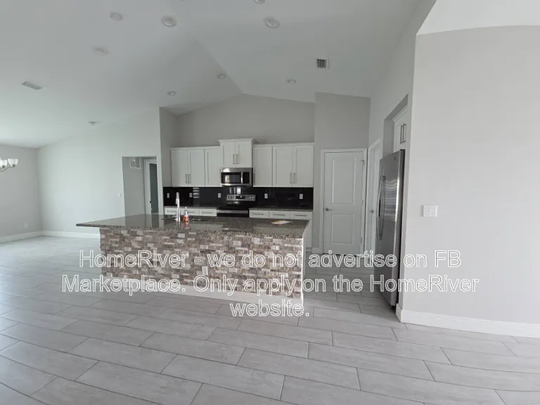 1242 SW Medina Ave — Photo 3