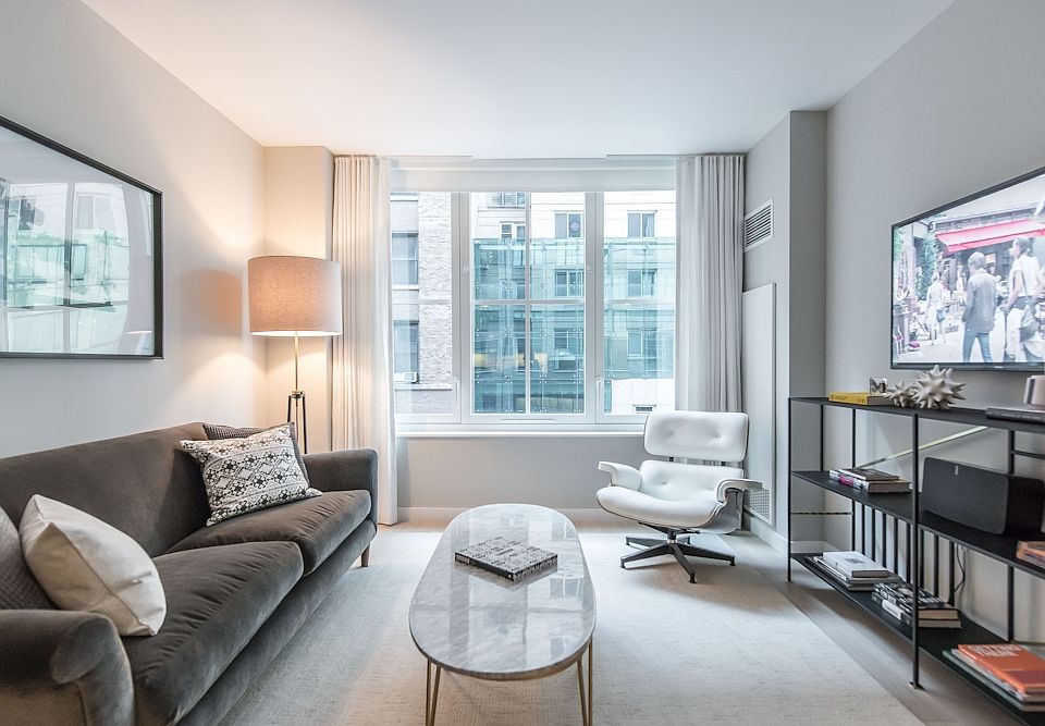 1st image of 535 W 43rd St Unit North 5k