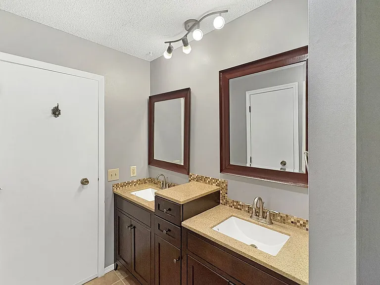 7680 Silver Lake Rd #7680 — Photo 12