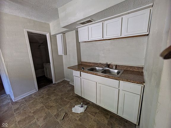 5th image of 1150 Eugene St