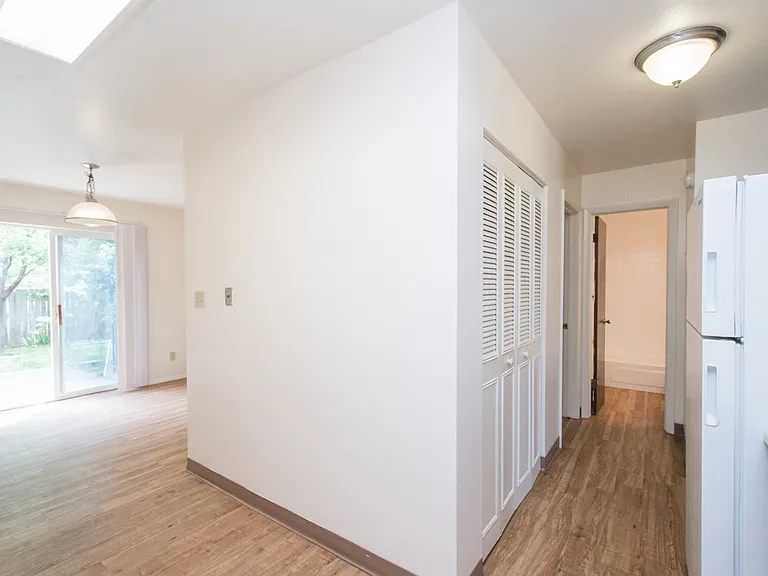 1720 Azalea Ct #4 — Photo 2