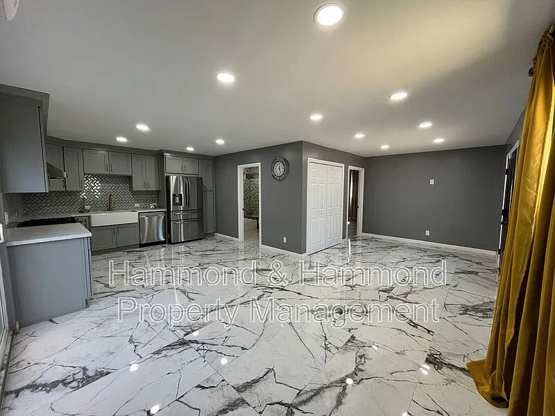 1 bed, 1.0 bath, $2,295 — Photo 4