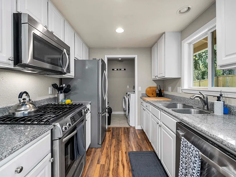 7409 Mazama St SW — Photo 15