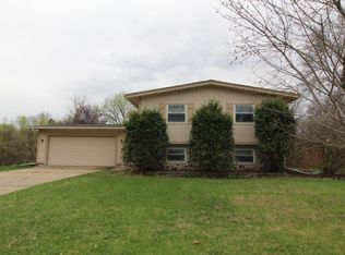 6517 Shingle Creek Dr, Minneapolis, MN 55445