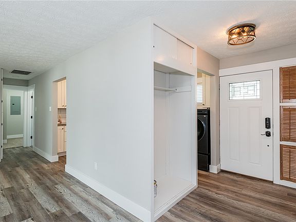 5th image of 464 Darnell Dr