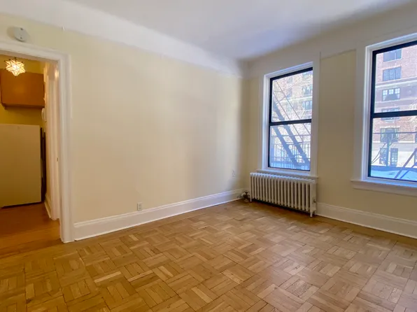 1067 Park Avenue image 1 of 13