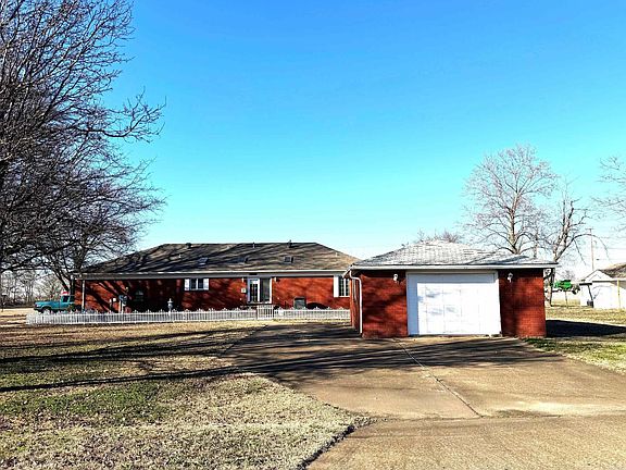 4th image of 205 Saint Peters Dr