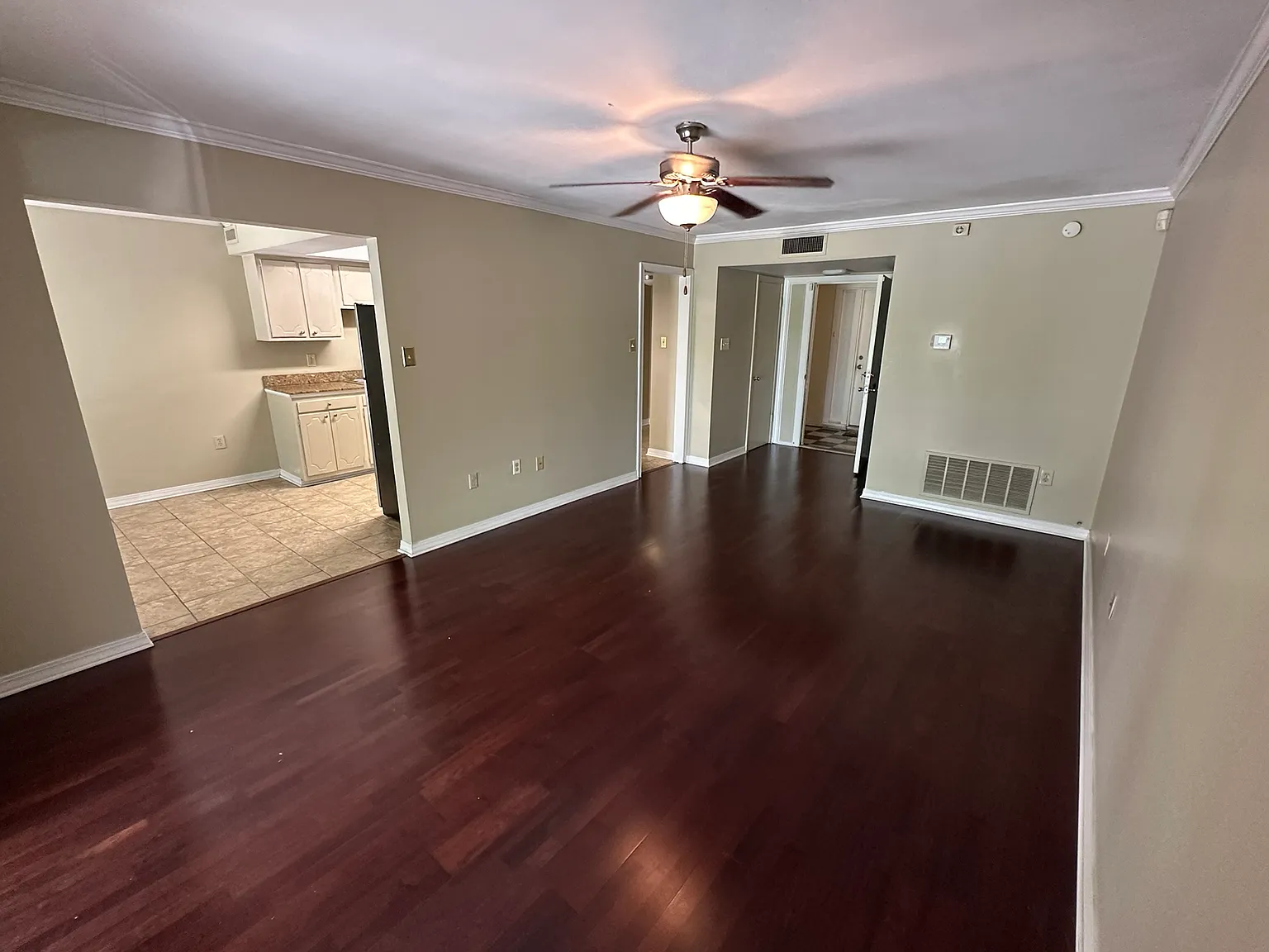 2 bed, 1200 sqft, $1,300 — Photo 2