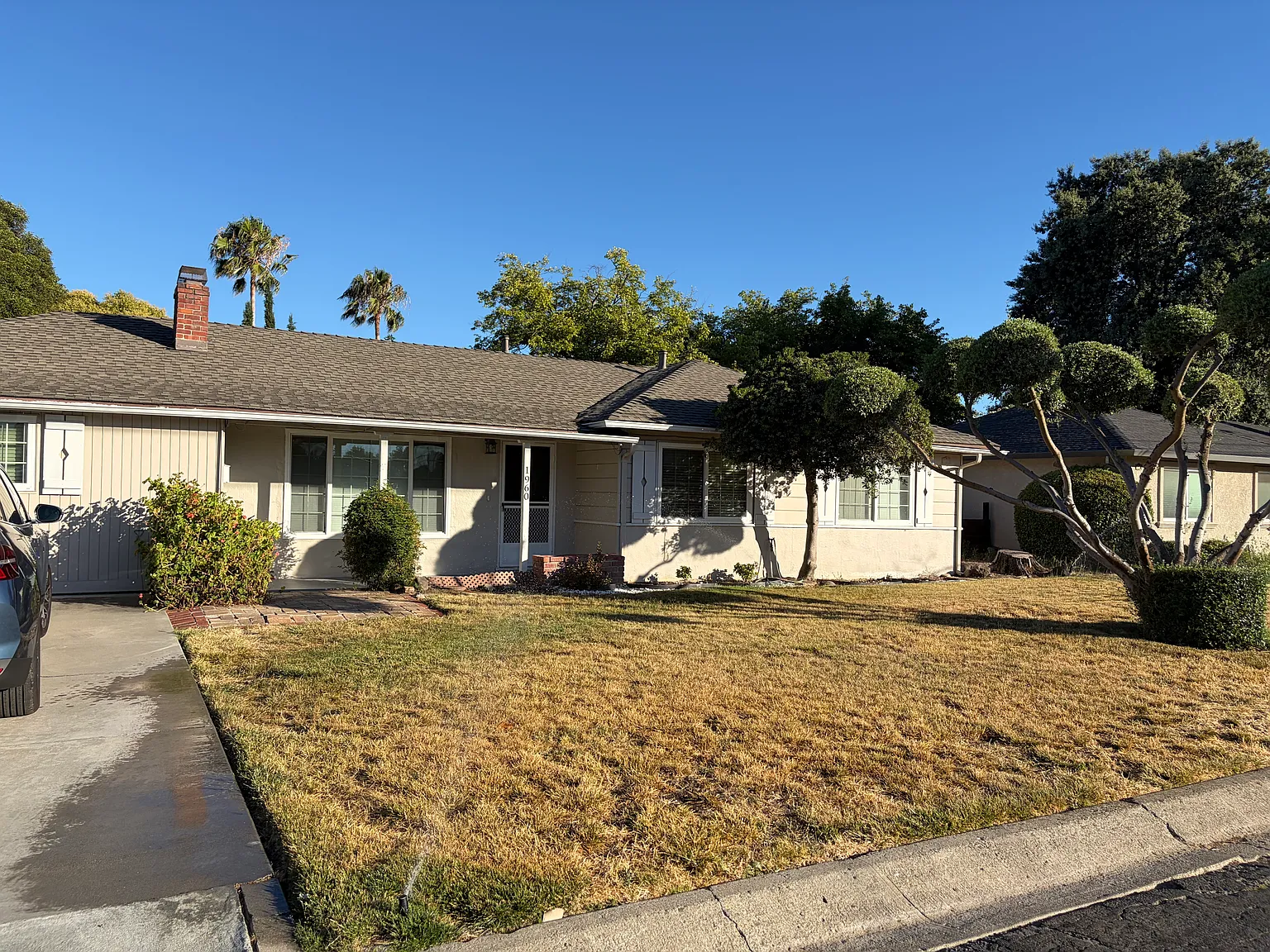 3 bed, 1100 sqft, $3,300 — Photo 2