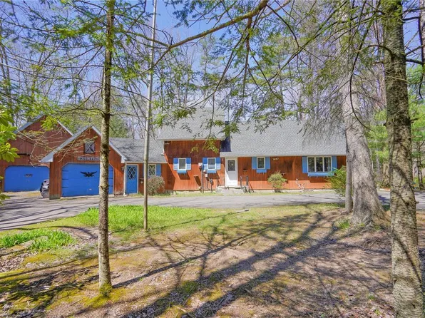 177 Lake Dr, Nesquehoning, PA 18240
