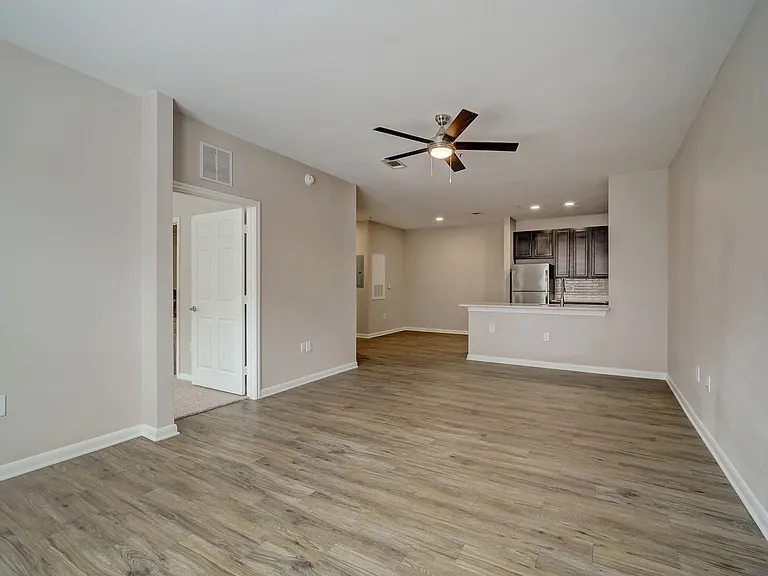 Las Brisas Apartments — Photo 121