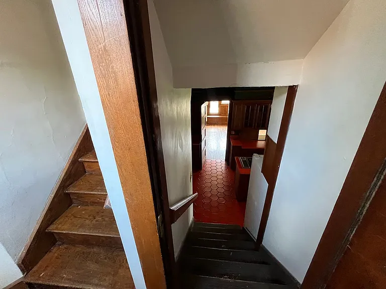 324 E 2nd St — Photo 55