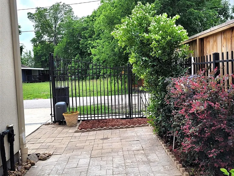 1508 Fowler St — Photo 41