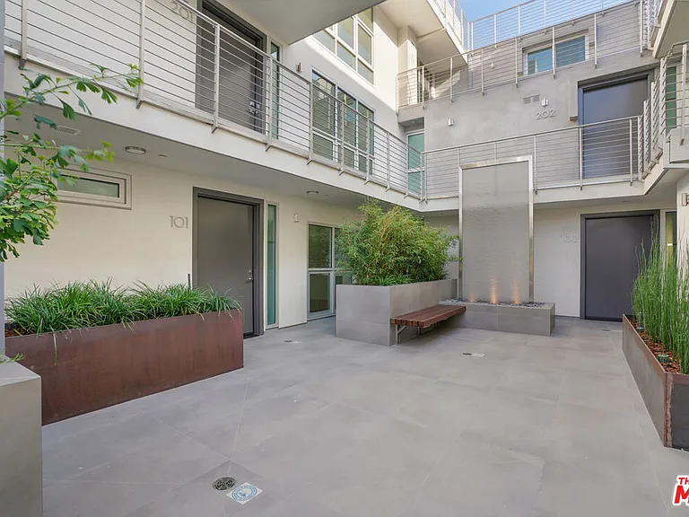 8210 Fountain Ave #302 — Photo 2
