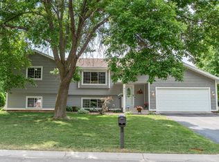 9177 Oakview Ln N, Maple Grove, MN 55369