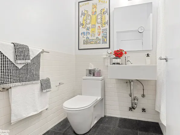 175 East Broadway image 7 of 8