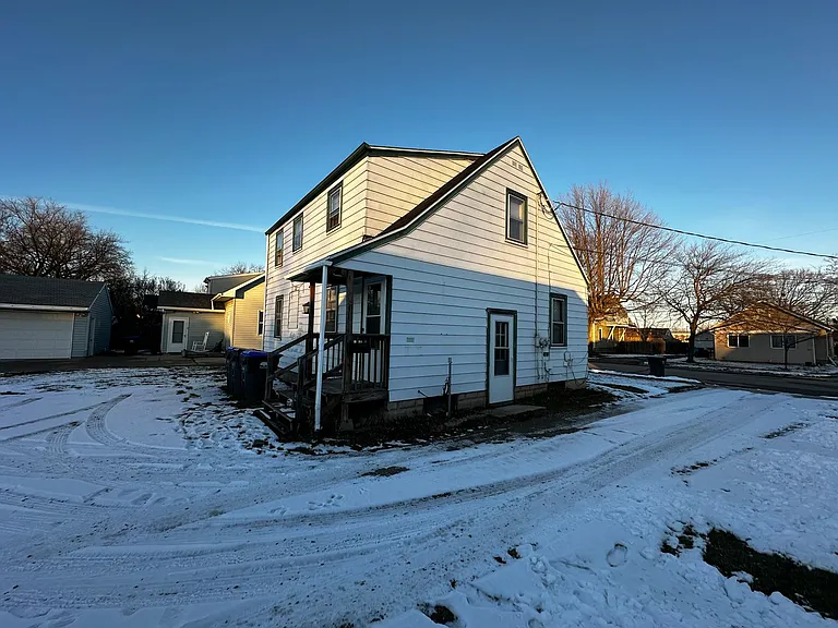 160 Gruenwald Ave — Photo 12