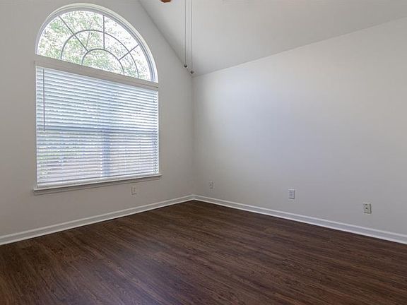 2nd image of 571 Trotters Ln