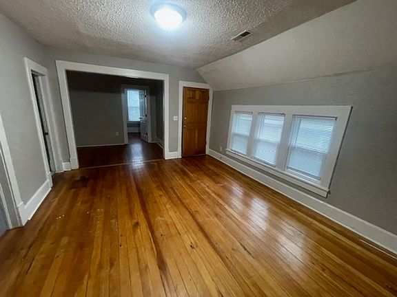 3rd image of 1648 Bush Ave #2