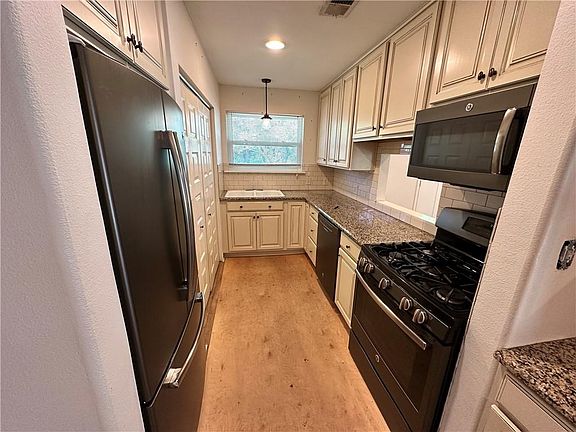4th image of 70386 G St
