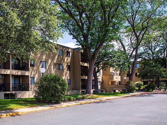 3rd image of 4101 Parklawn Ave APT 218