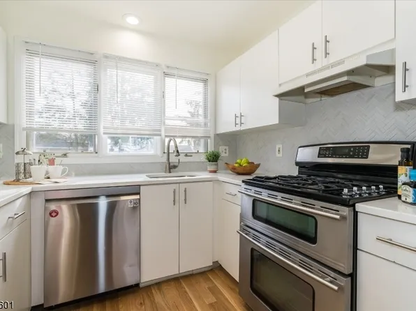 9 Orchard St, Madison Boro, NJ 07940