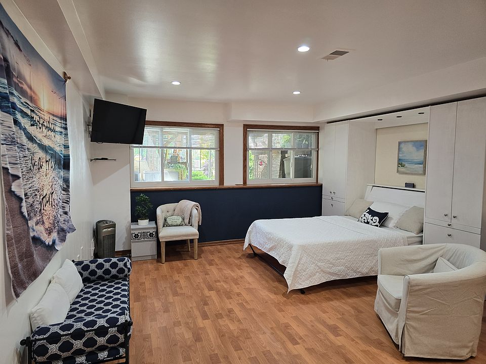 Murphy bed allows you flexibility and additional open space. Includes a full size bed and fold out desk area for remote working.