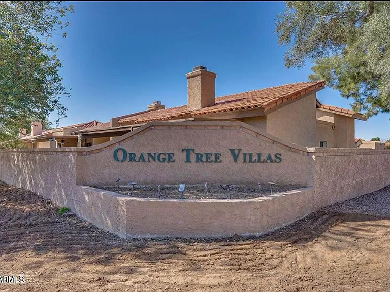 5521 E Paradise Dr — Photo 2