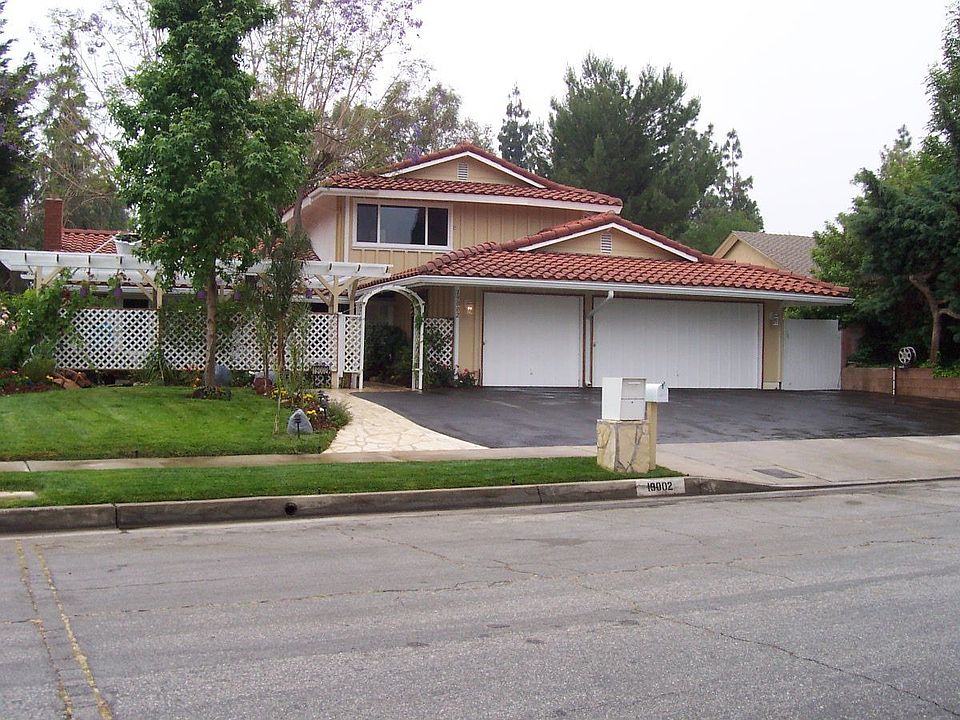 4b/2b/3c/2Enclosed Patio/2678 sq. ft. Under Air