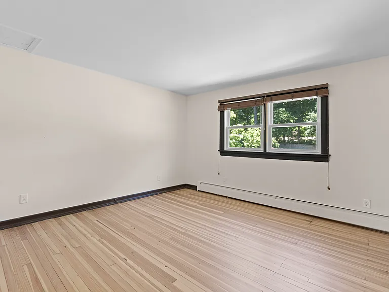 8 Crosby Ln — Photo 6