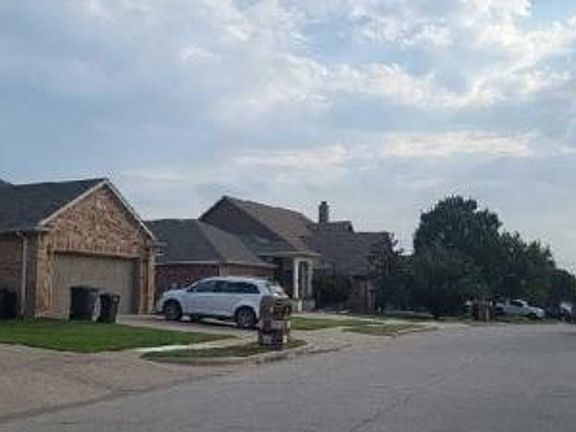 Exterior Neighborhood (street photo)