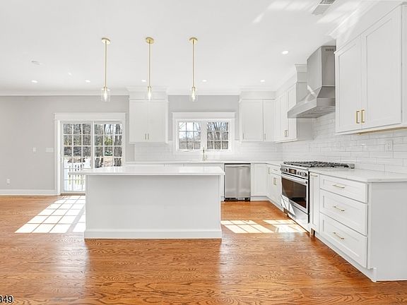 4th image of 1 Lourdes Ct