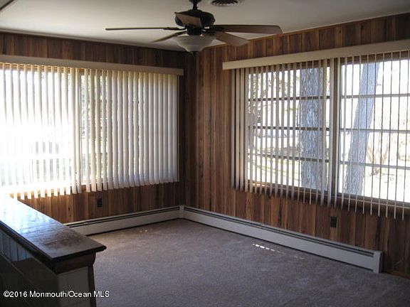 5th image of 17 Edgewater Dr