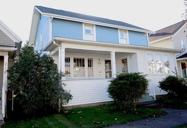 1st image of 220 W 40th St
