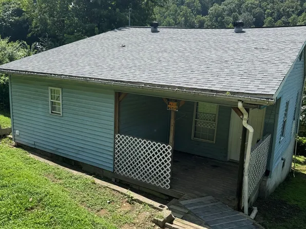 9 Sky View Ave, Holden, WV 25625