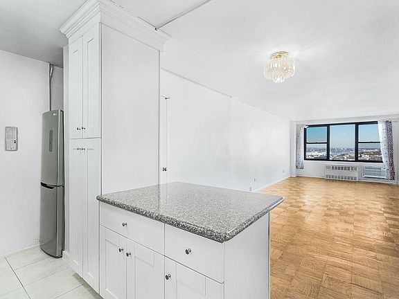 3rd image of 10 Huron Ave APT 15M