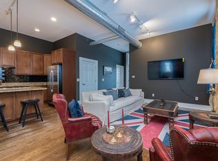 2102 N Palmer St #B, Milwaukee, WI 53212