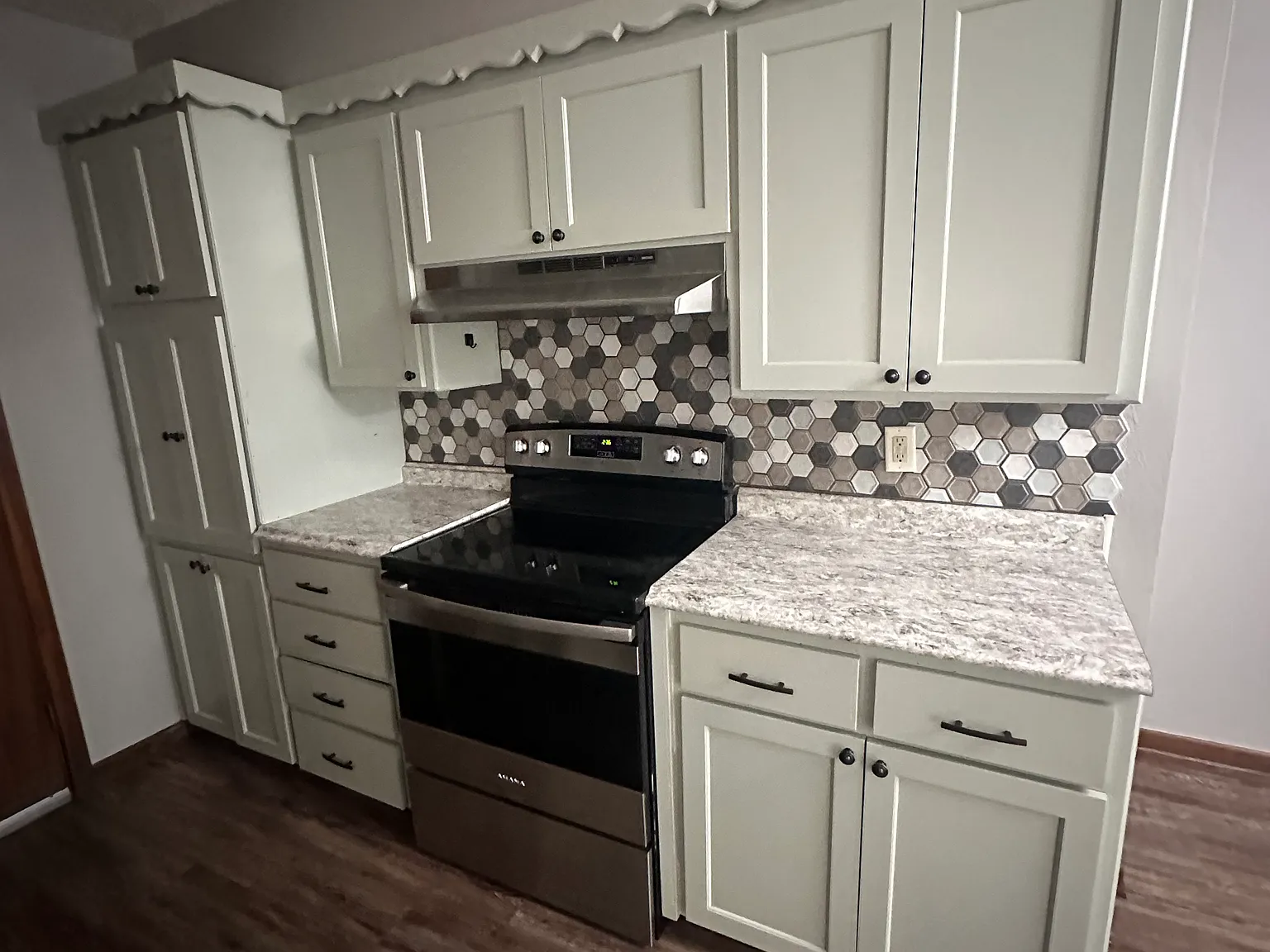 3 bed, 1.5 bath, 1120 sqft, $1,100 — Photo 3