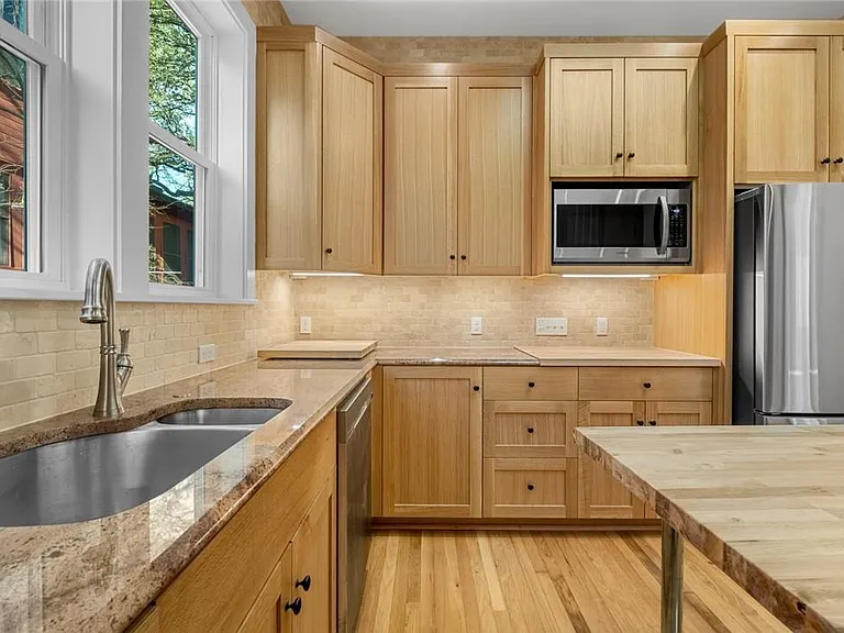 702 W Gibson St — Photo 14