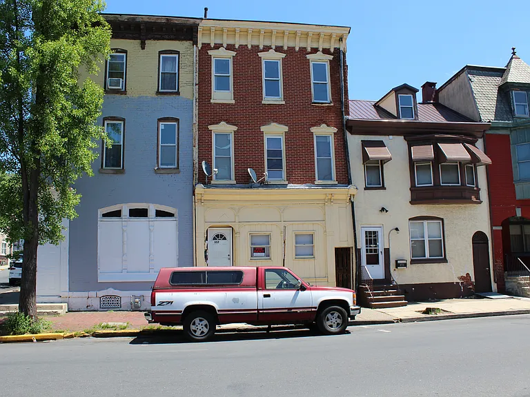 357 N 10th St #3 — Photo 1