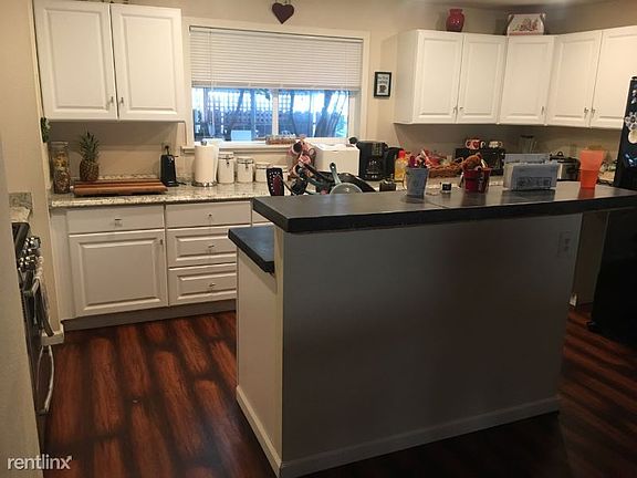 4th image of 1630 Menlo Ave