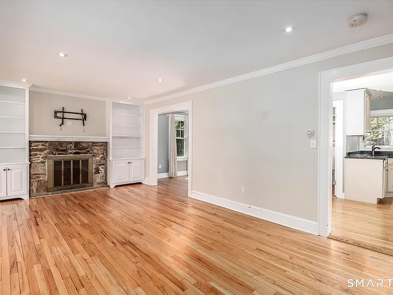 25 Maplewood Ave — Photo 7