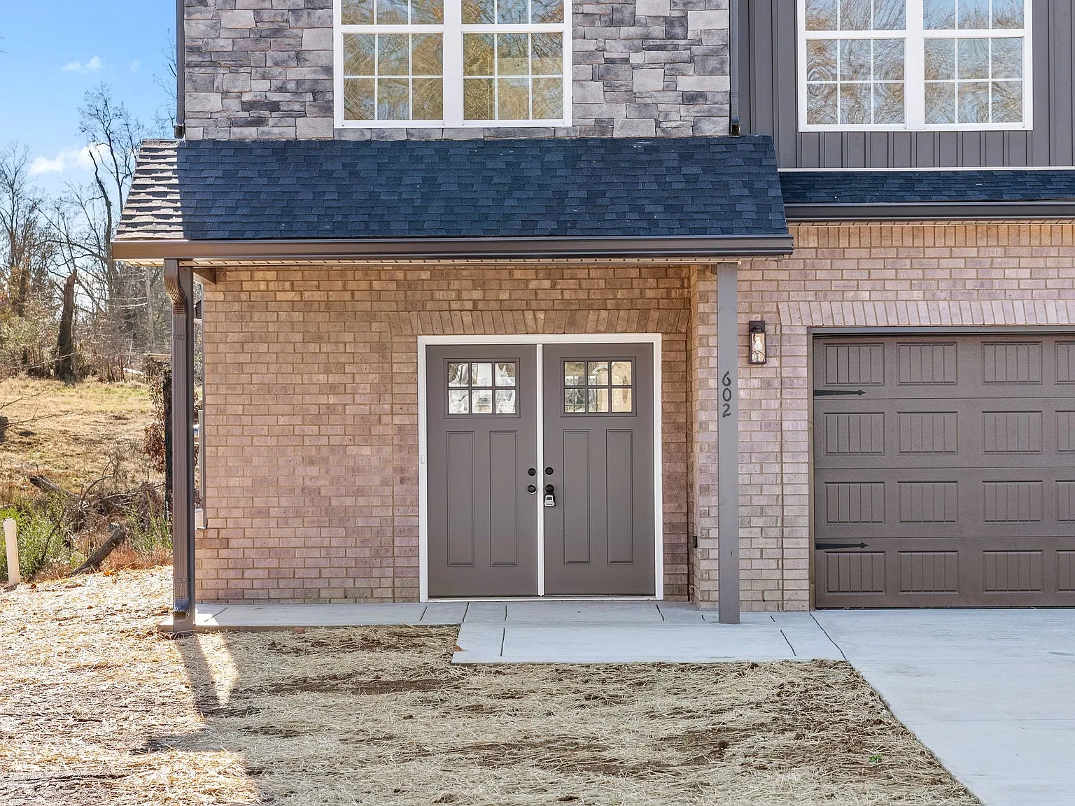 4 bed, 2.5 bath, 2268 sqft, $2,400 — Photo 3