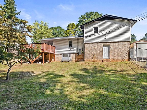 5th image of 214 W Yellow Wood Dr