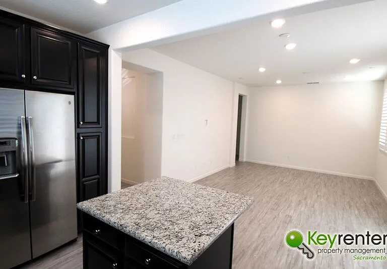 1061 Chapelhill Ln — Photo 12