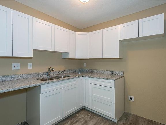 5th image of 7933 Park Ave
